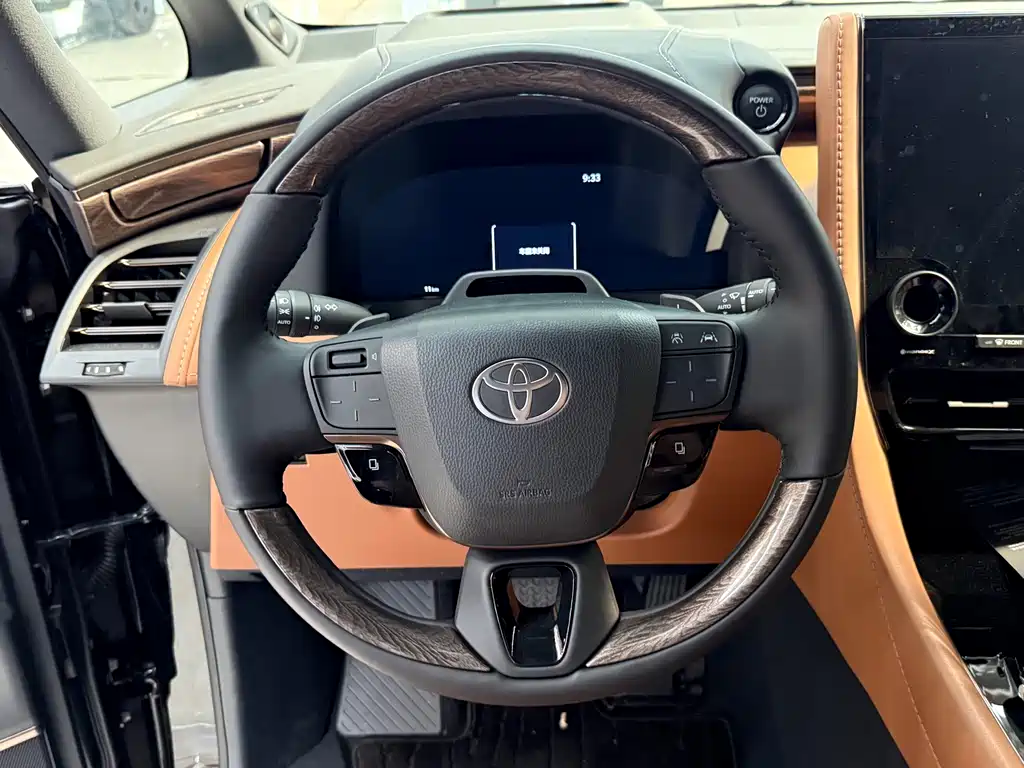 Toyota Alphard — фото 19