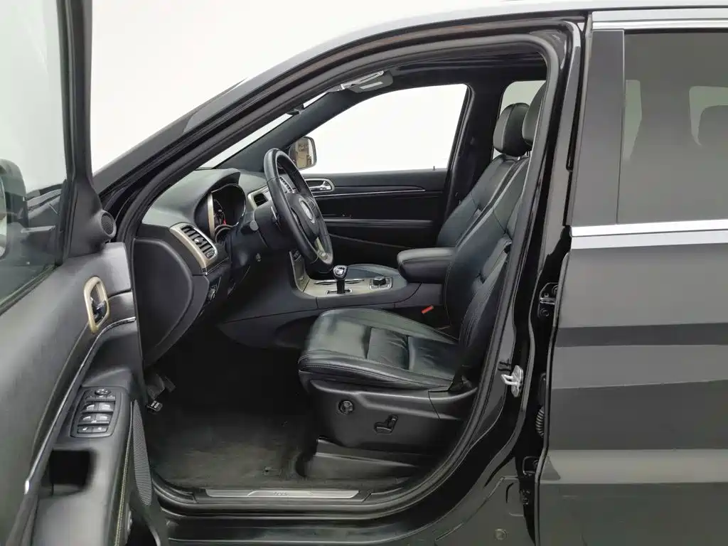 Jeep Grand Cherokee 2014 — фото 10