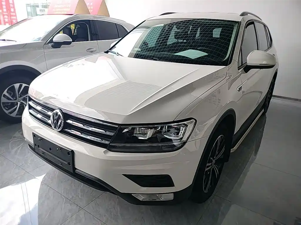 Volkswagen Tiguan L 2020 — фото 1
