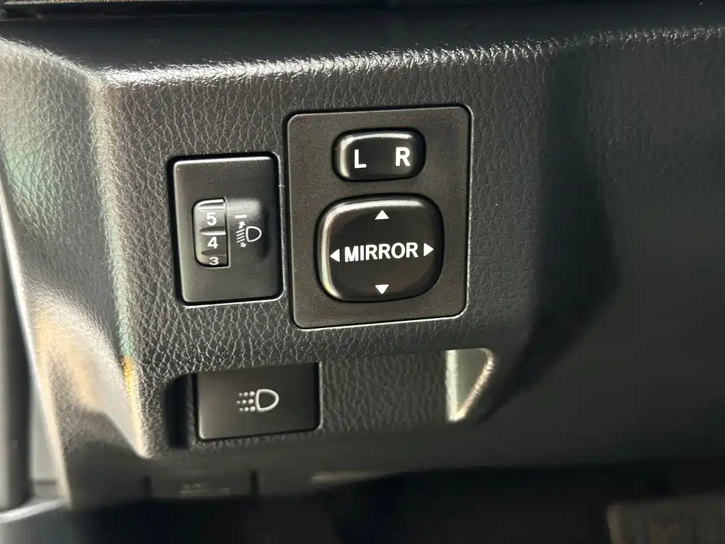 Toyota Yaris L 2020 — фото 21