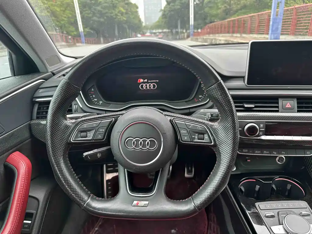 Audi A4L 2019 — фото 7