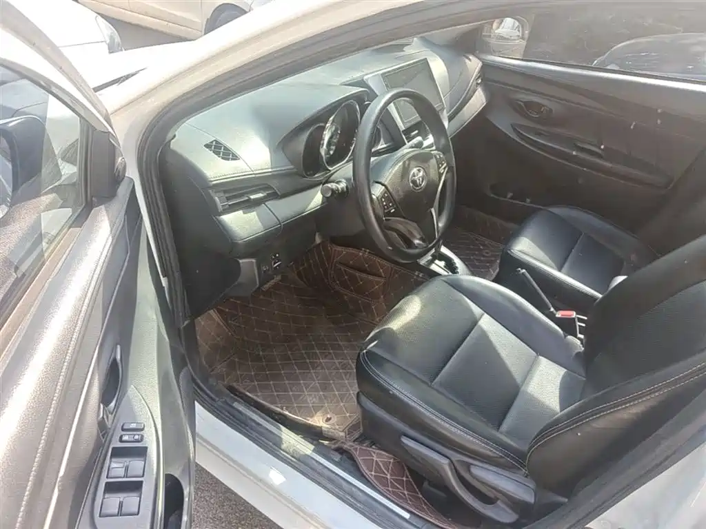 Toyota Yaris L 2019 — фото 16