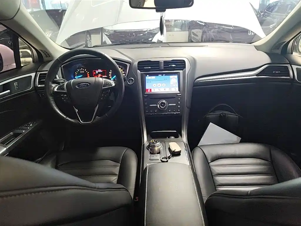 Ford Mondeo 2017 — фото 10