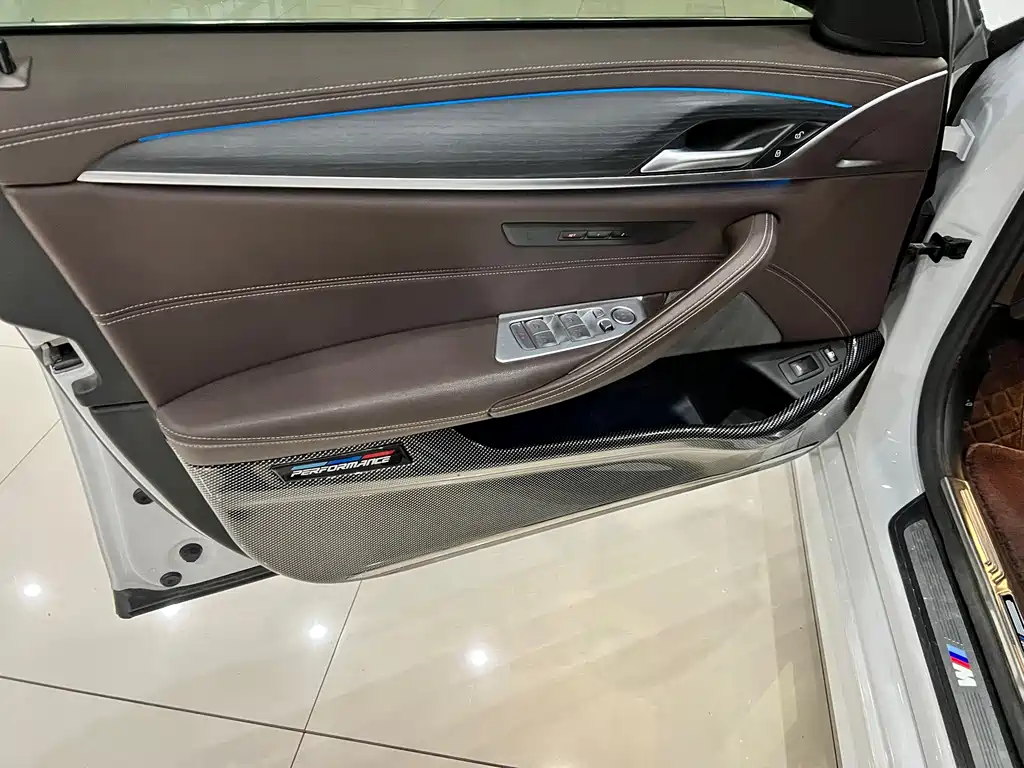 BMW 5 Series New Energy 2021 — фото 8