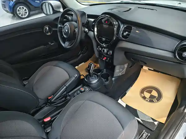 MINI MINI 2023