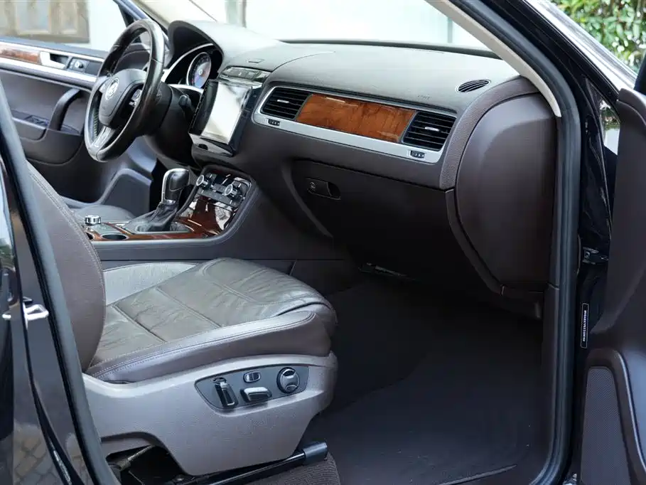 Volkswagen Touareg 2015 — фото 24