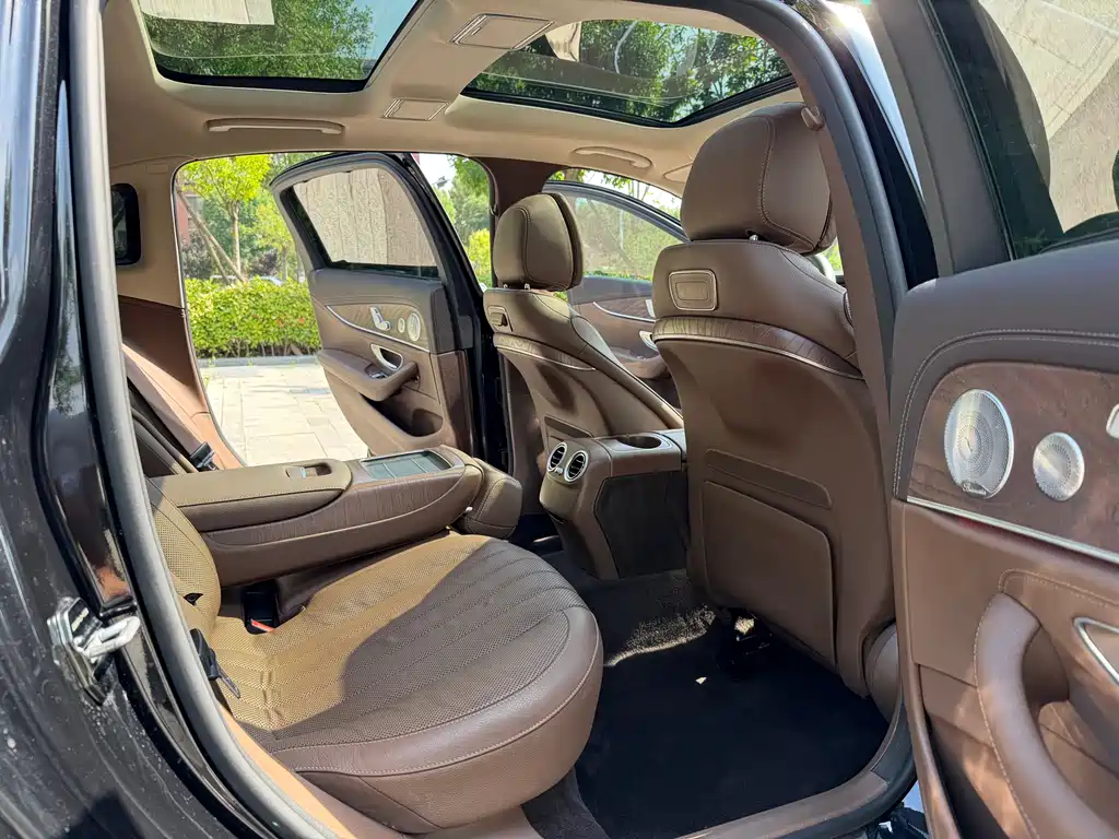 Mercedes-Benz E-Class 2020 — фото 18