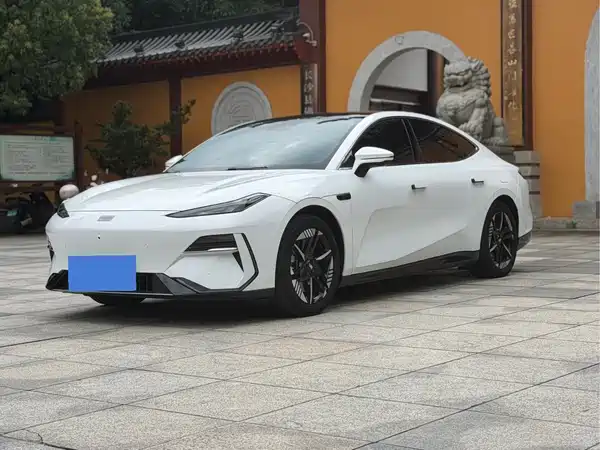 Geely Galaxy E8 2025