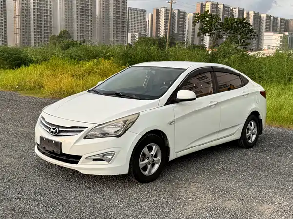 Hyundai Accent 2014