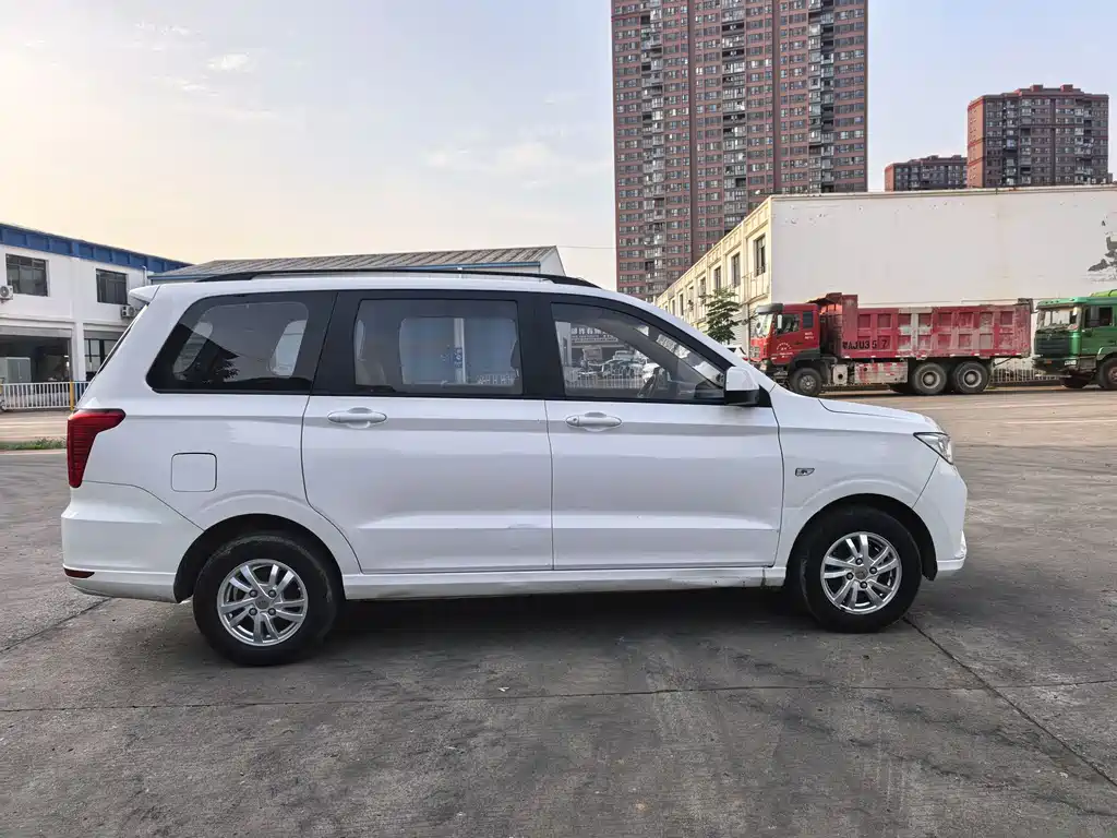 Wuling Hongguang 2020 — фото 4