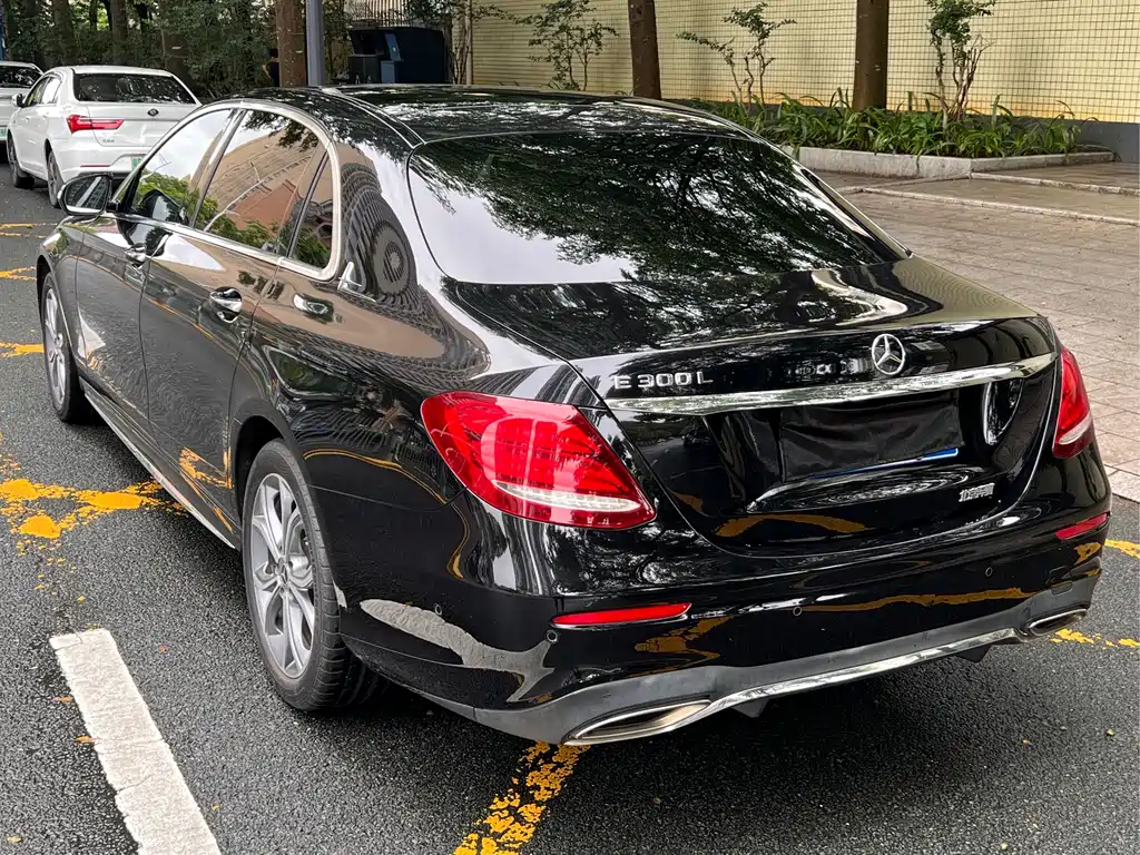 Mercedes-Benz E-Class 2020 — фото 20