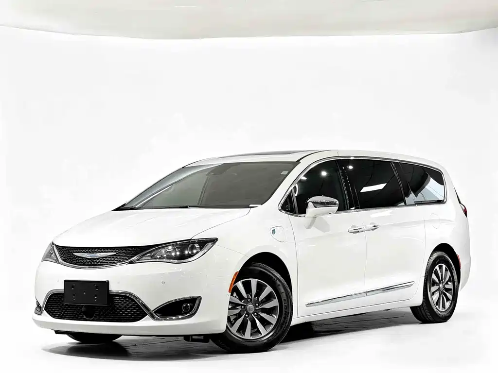 Chrysler Grand Voyager PHEV 2025 — фото 1