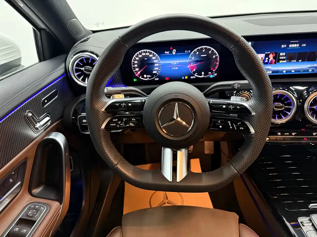 Mercedes-Benz A-Class 2024 — фото 7