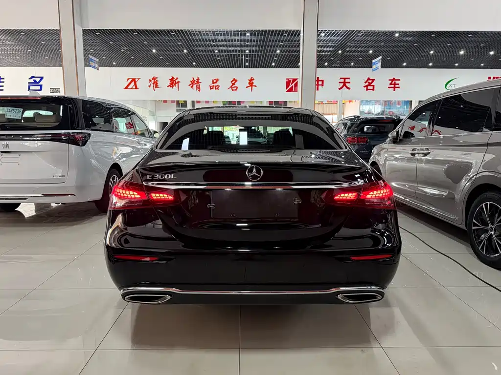 Mercedes-Benz E-Class 2023 — фото 16