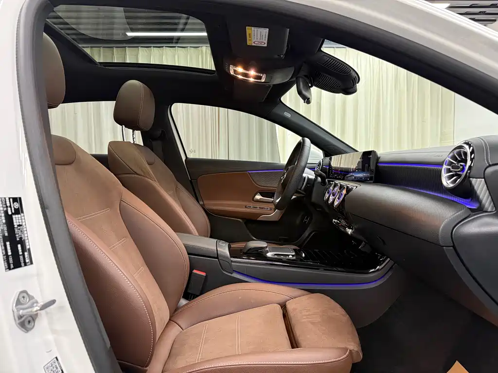 Mercedes-Benz A-Class 2024 — фото 14