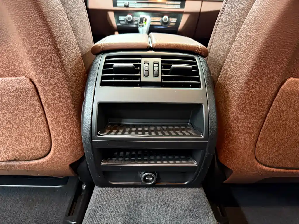 BMW 5 Series 2017 — фото 20
