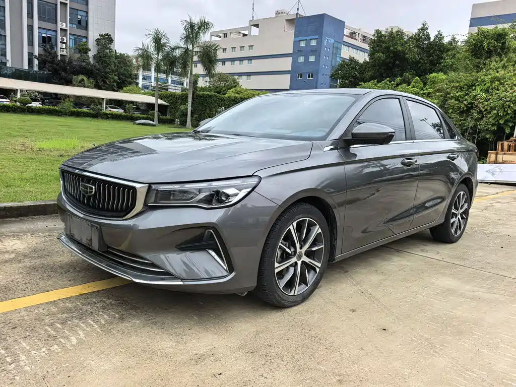 Geely Emgrand 2022