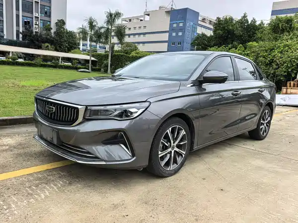 Geely Emgrand 2022