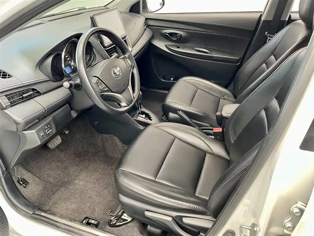 Toyota Yaris L 2021
