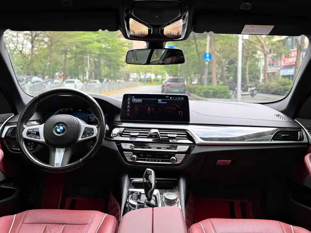 BMW 5 Series 2022 — фото 16