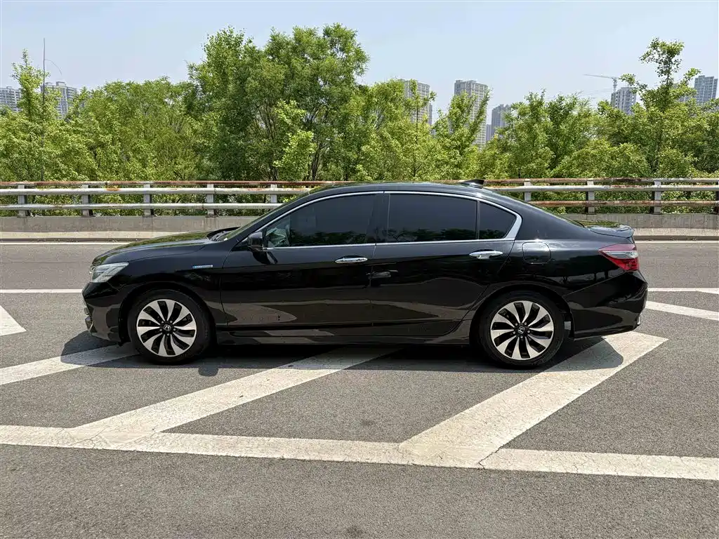 Honda Accord 2017 — фото 10