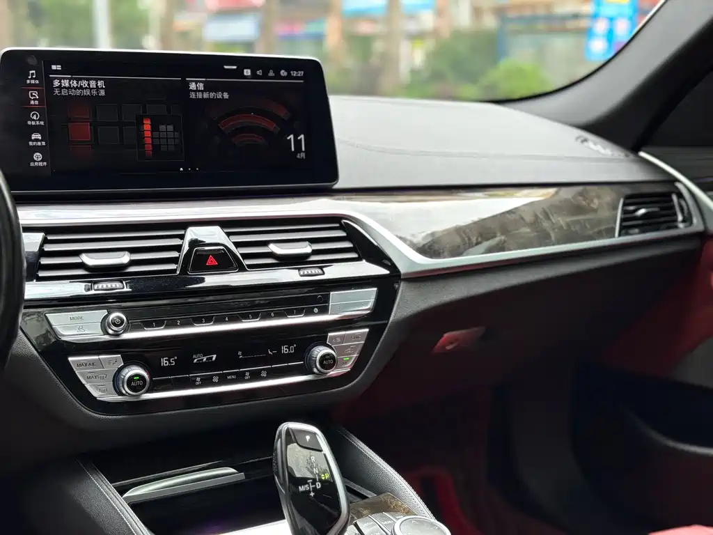 BMW 5 Series 2022 — фото 18