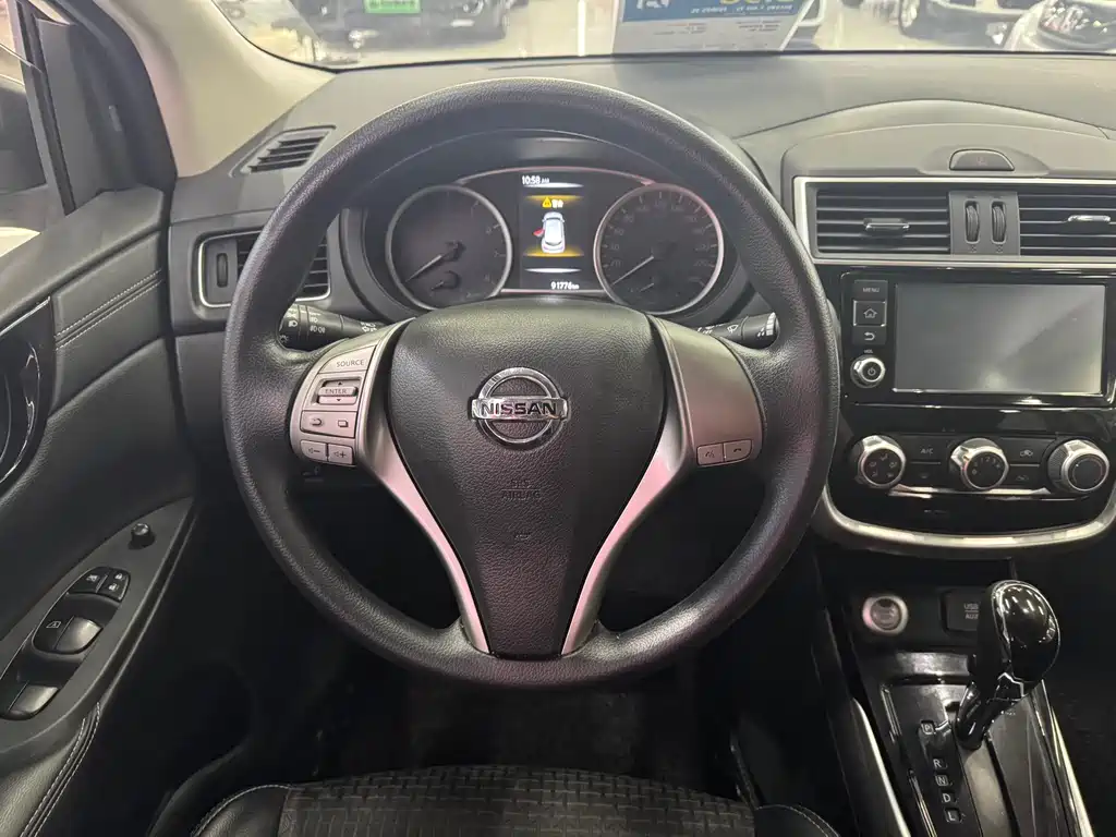 Nissan Tiida 2016 — фото 11