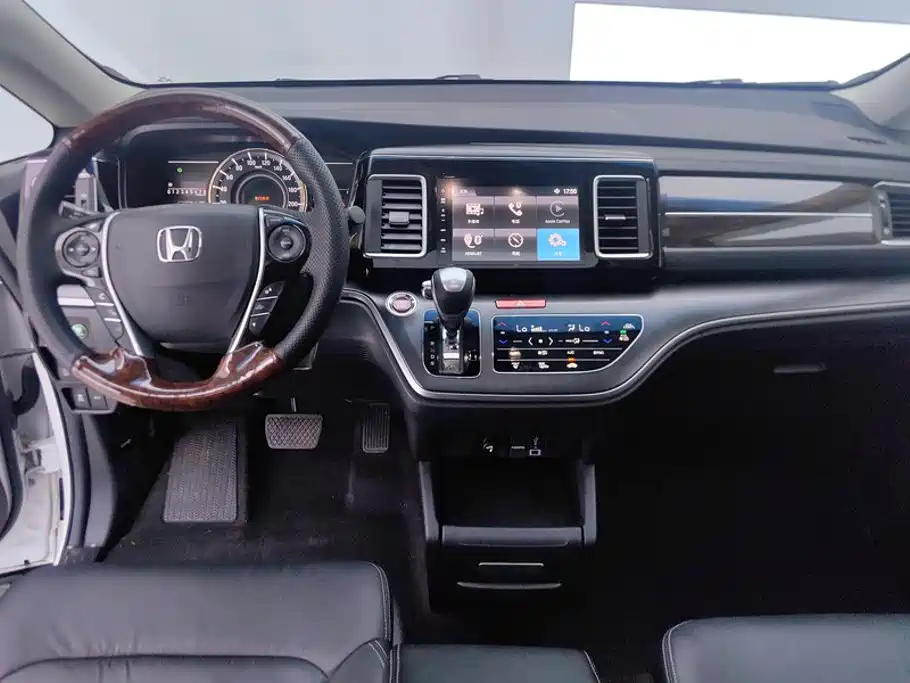 Honda Elysion 2018 — фото 12