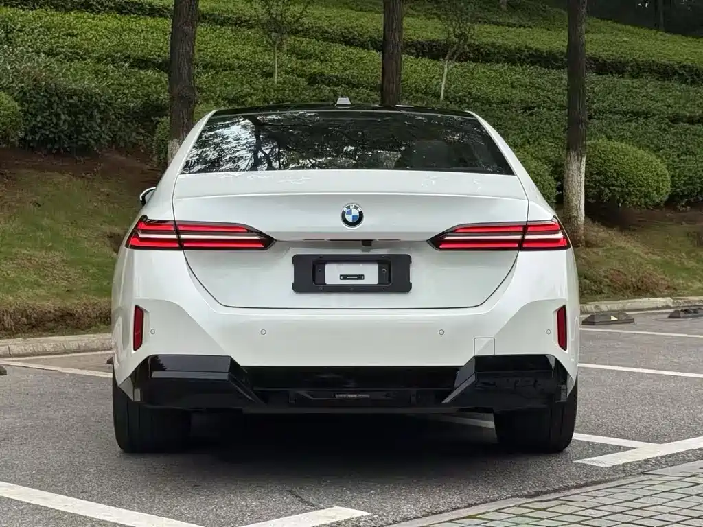BMW 5 Series 2025