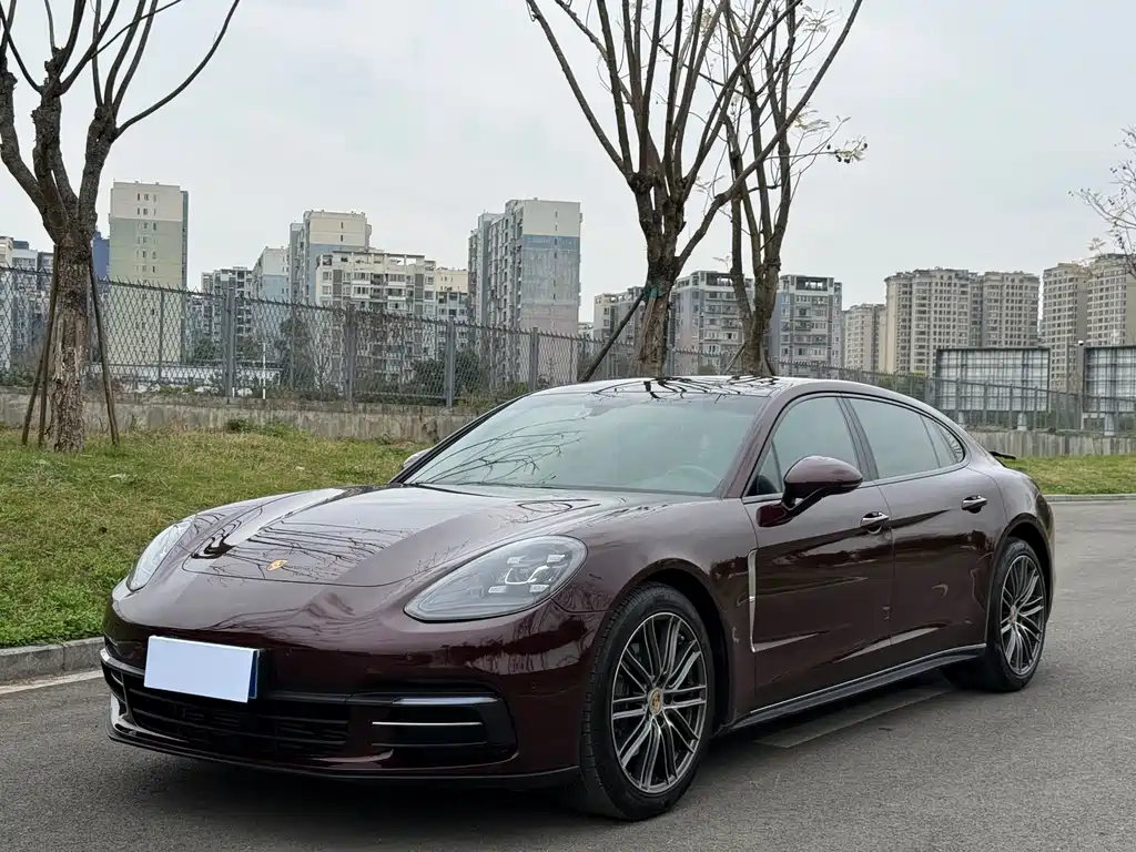 Porsche Panamera 2018 — фото 1