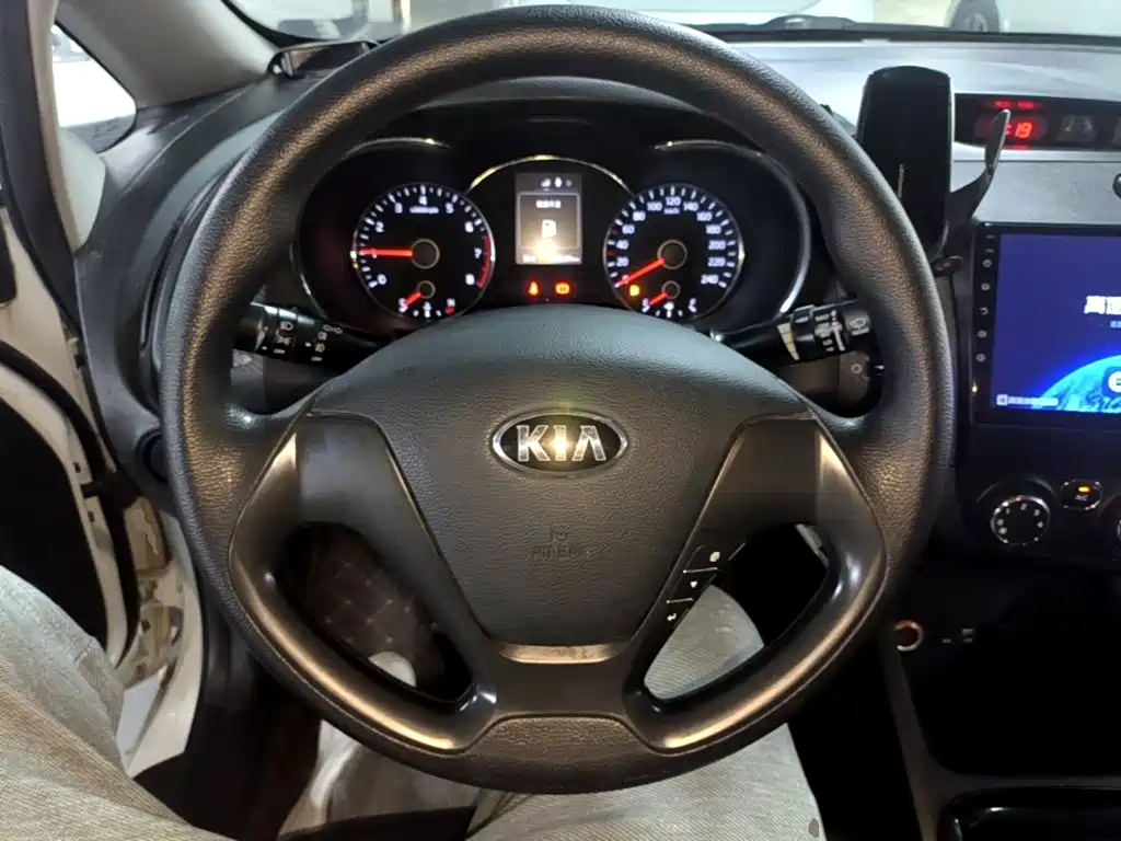Kia K3 2018 — фото 11