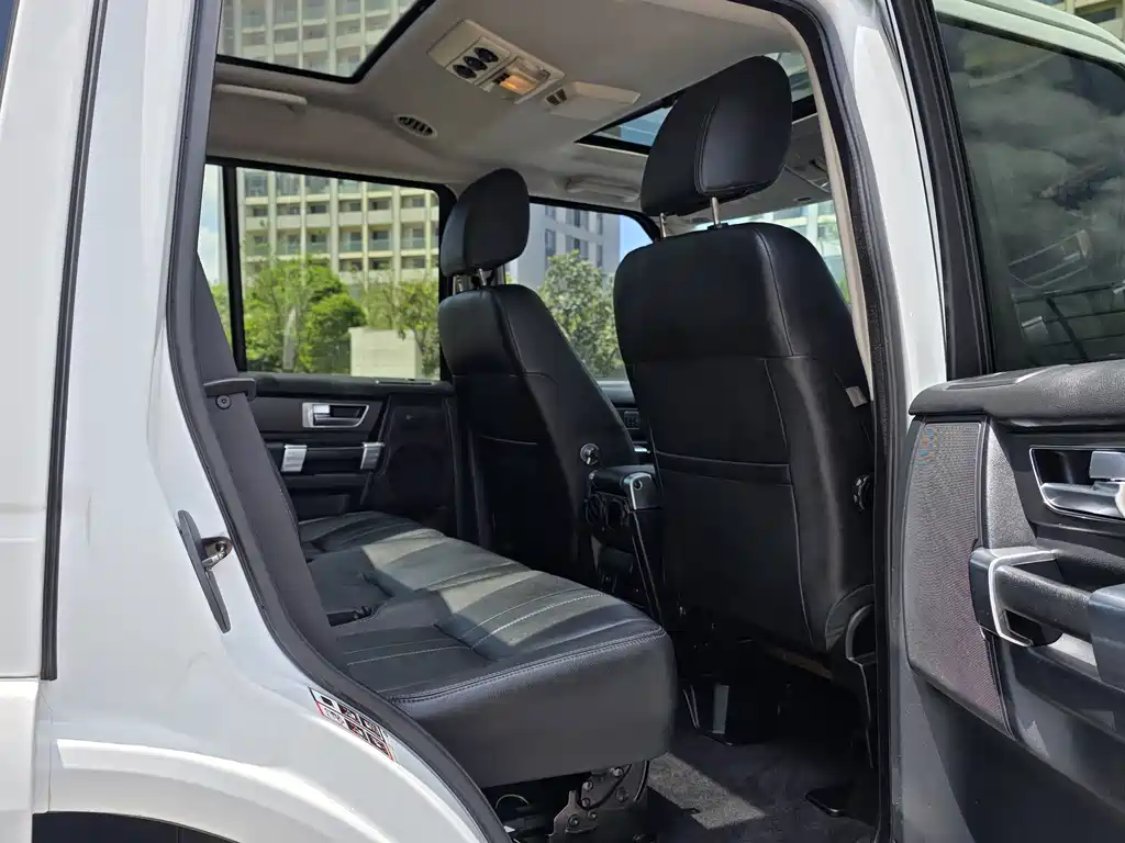 Land Rover Discovery 2015 — фото 9