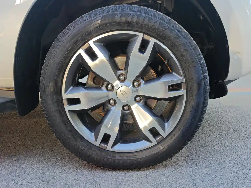 Ford Everest 2015 — фото 12