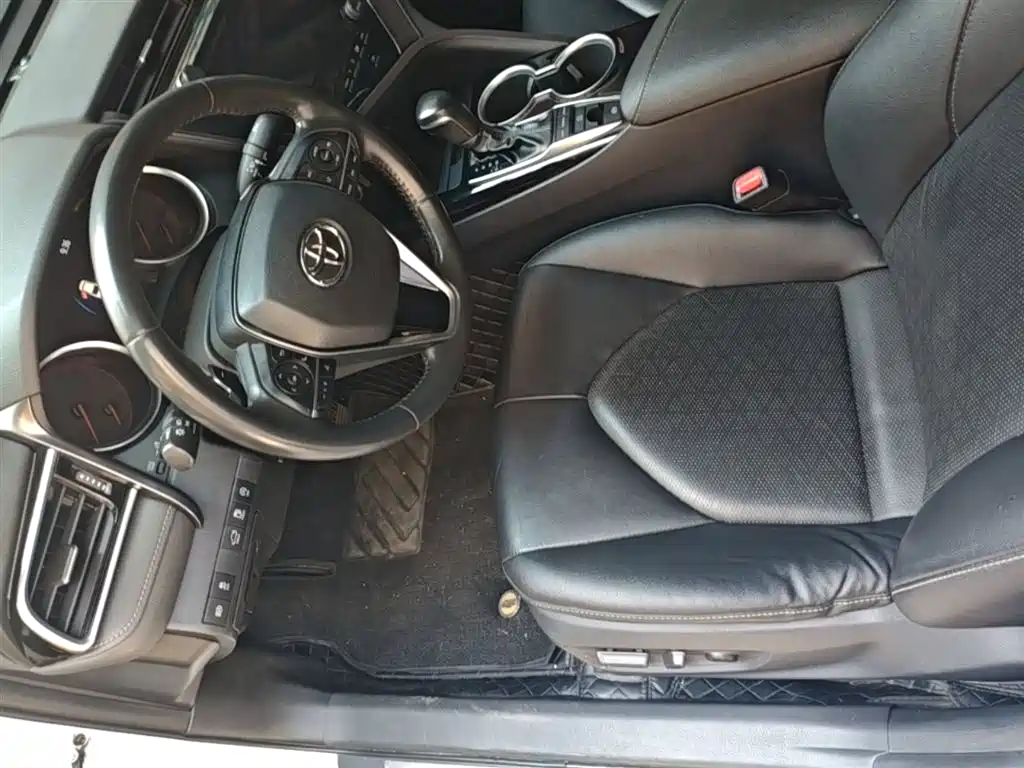 Toyota Camry 2021 — фото 16