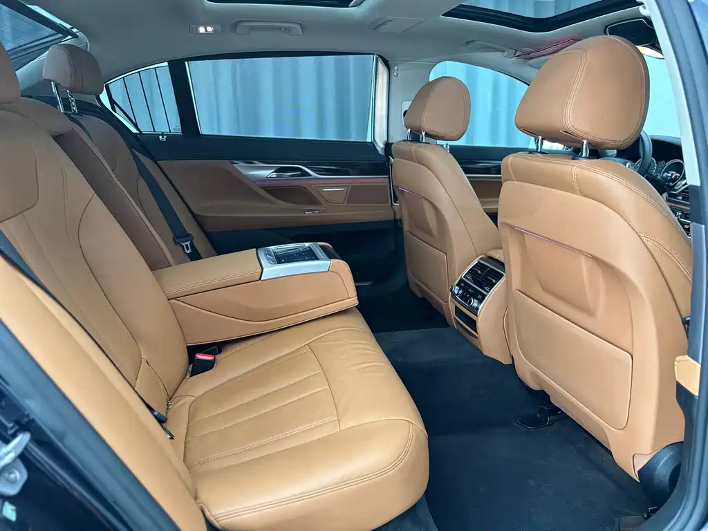 BMW 7 Series 2016 — фото 31