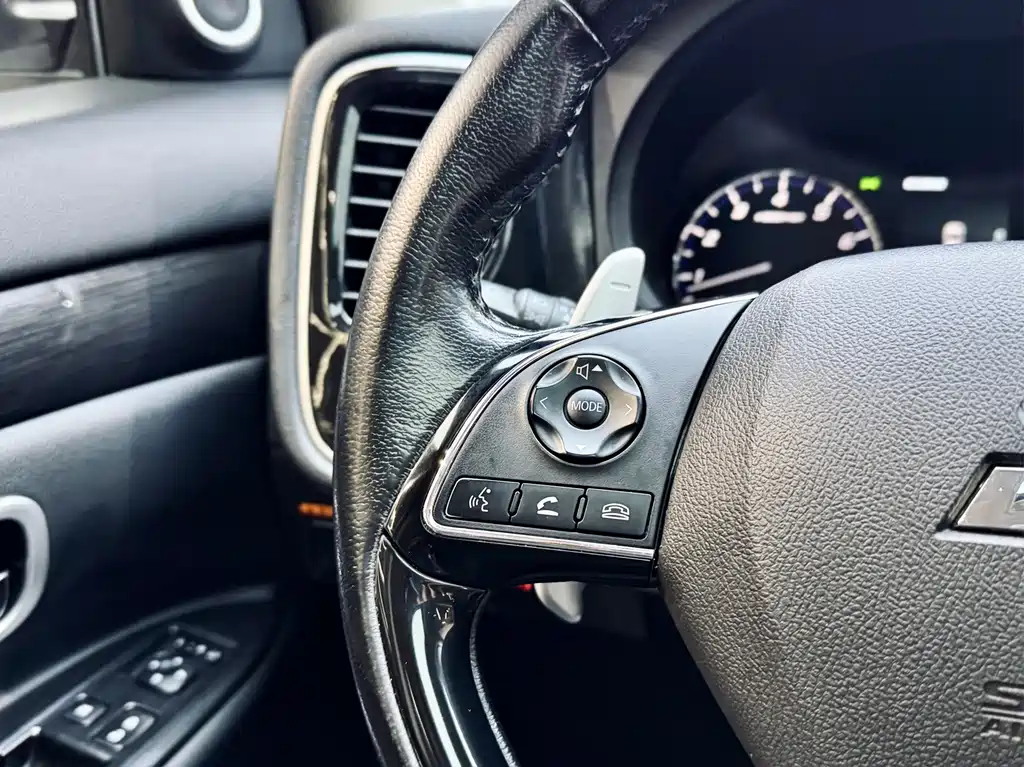 Mitsubishi Outlander 2018 — фото 19