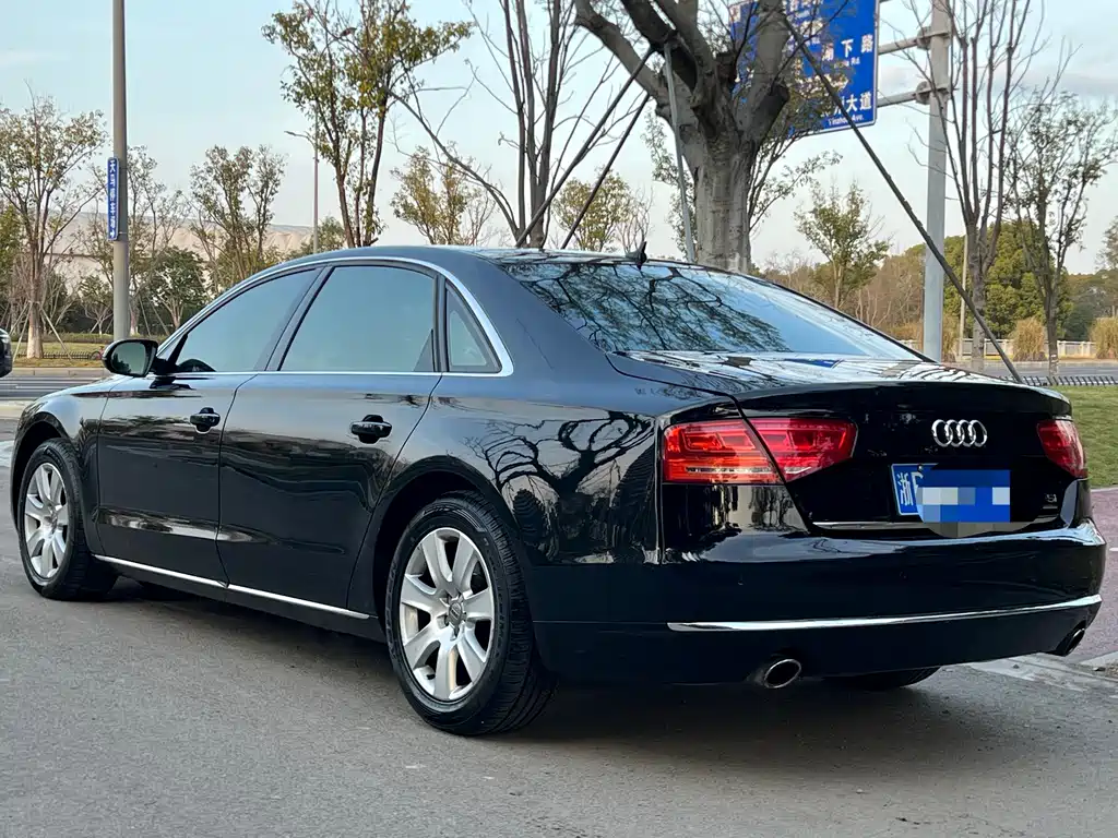 Audi A8 2014 — фото 9