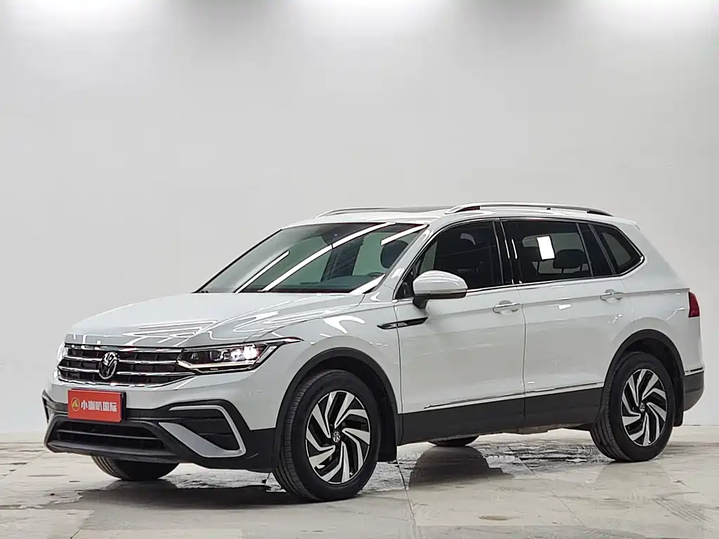 Volkswagen Tiguan L 2023 — фото 1