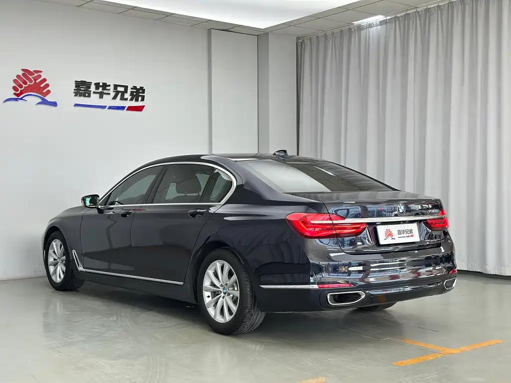 BMW 7 Series 2016 — фото 10