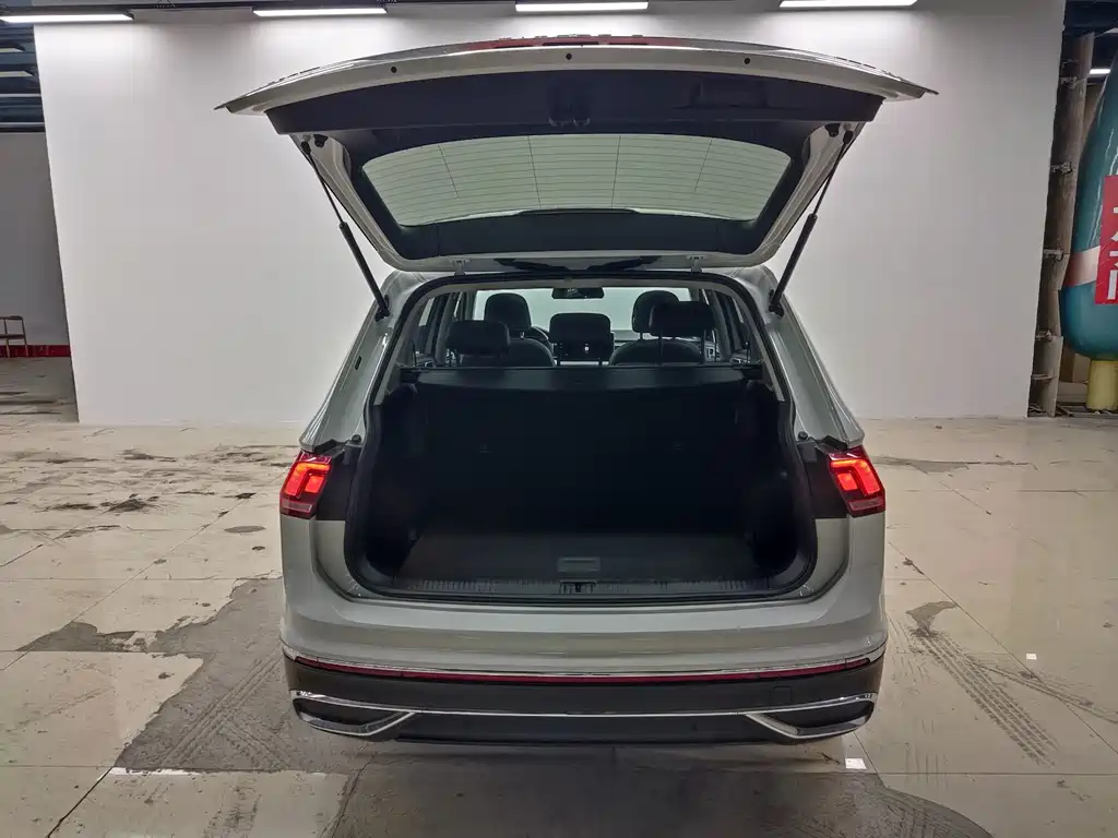 Volkswagen Tiguan L 2023 — фото 13