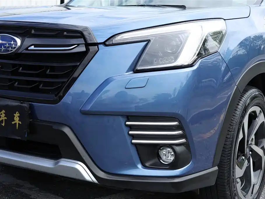 Subaru Forester 2023 — фото 8