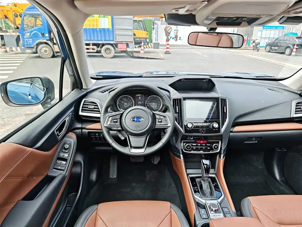Subaru Forester 2023 — фото 17