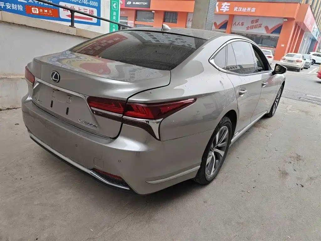 Lexus LS 2020 — фото 13