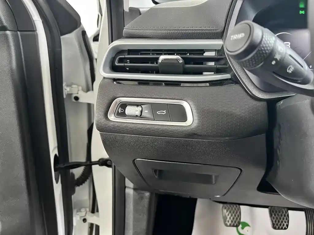 Geely Emgrand 2023 — фото 24