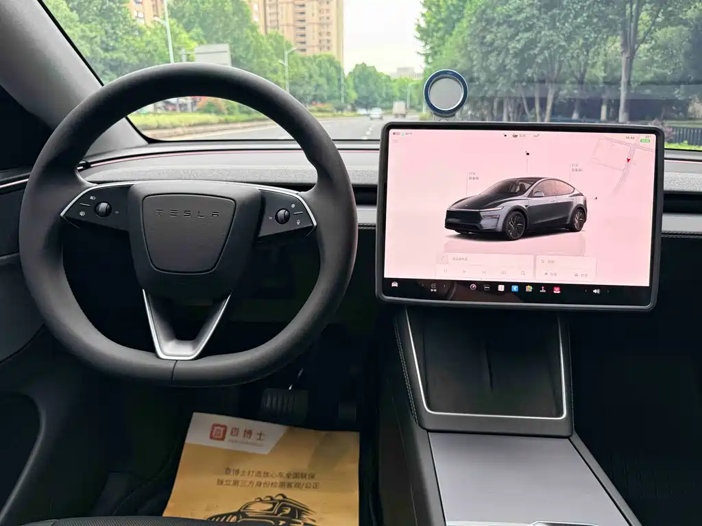 Tesla Model Y 2025 — фото 12