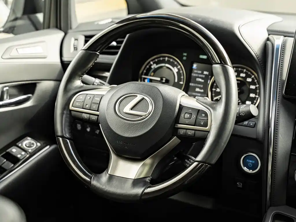 Lexus LM 2022 — фото 10