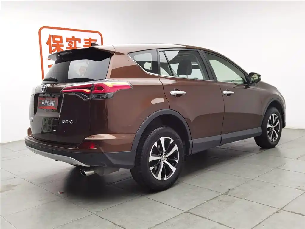 Toyota RAV4 2018 — фото 2