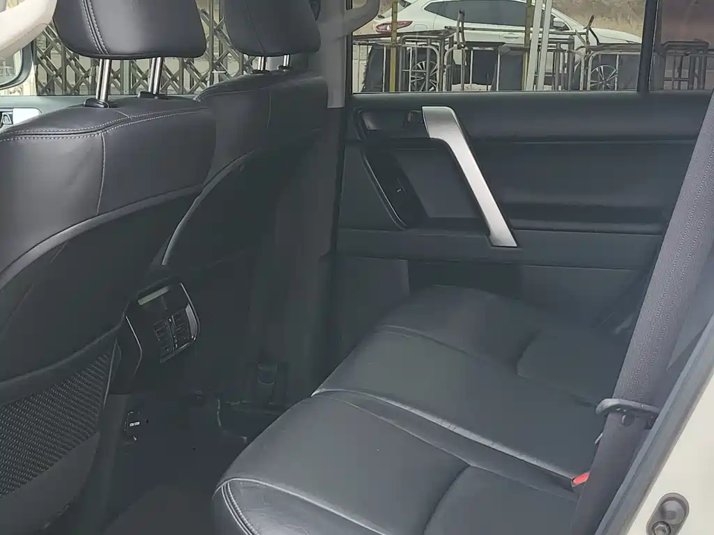 Toyota Prado 2017 — фото 15