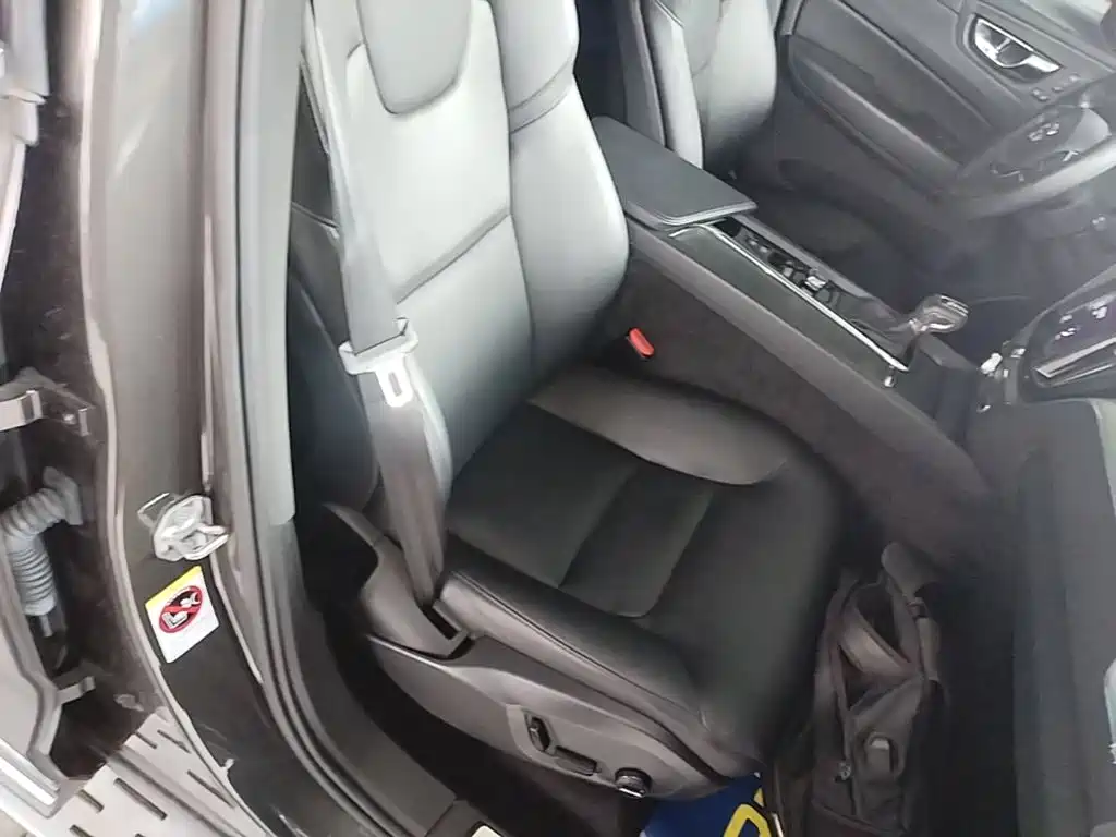 Volvo XC60 2021 — фото 25