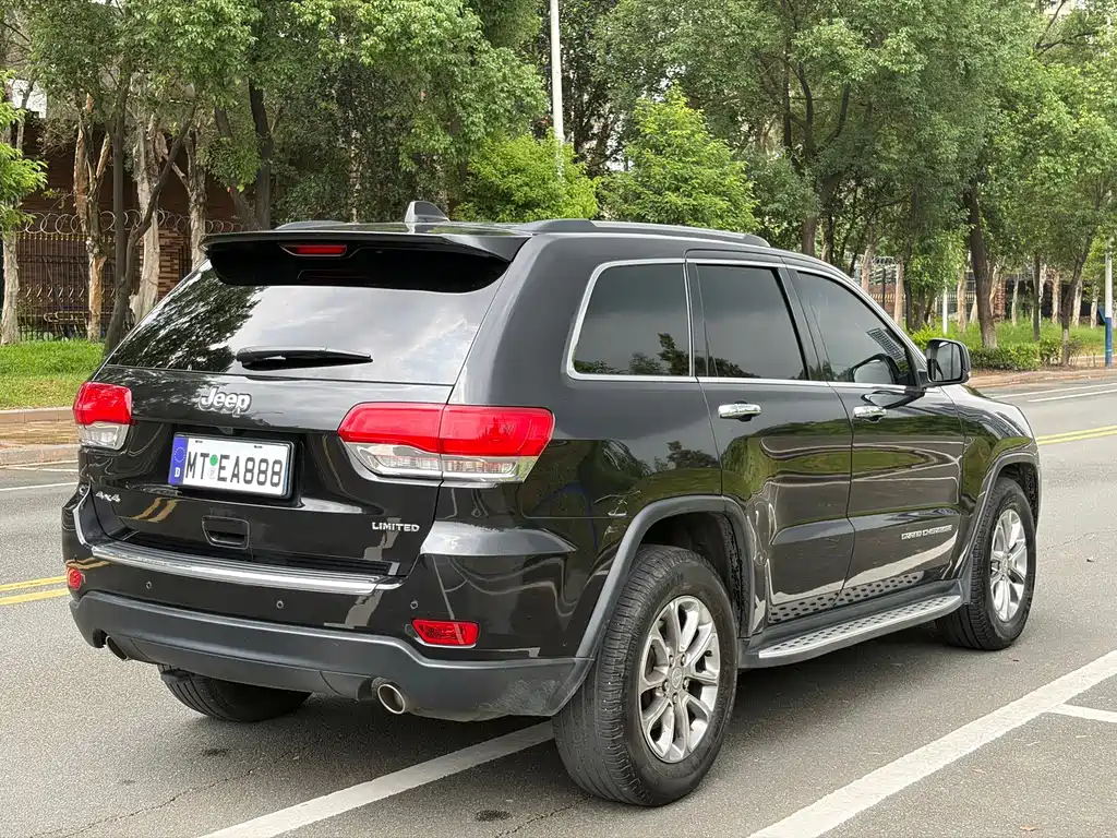 Jeep Grand Cherokee 2016 — фото 11